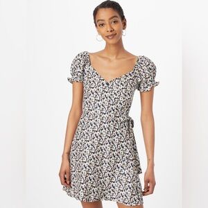 NWT Hollister Ditsy Daisy Puff-Sleeve Wrap Mini Dress Size XS Navy Floral